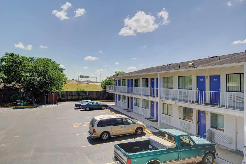 Red Roof Inn San Antonio E - Frost Bank Center Ngoại thất bức ảnh